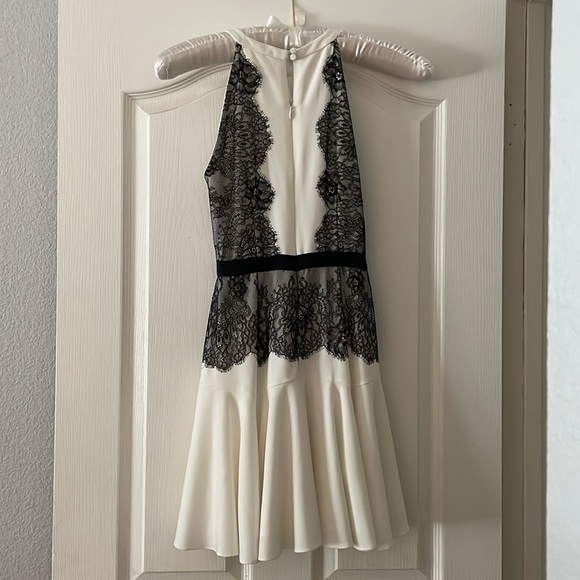 Gorgeous BCBG Max Azria cocktail dress, size 2. - Picture 3 of 4